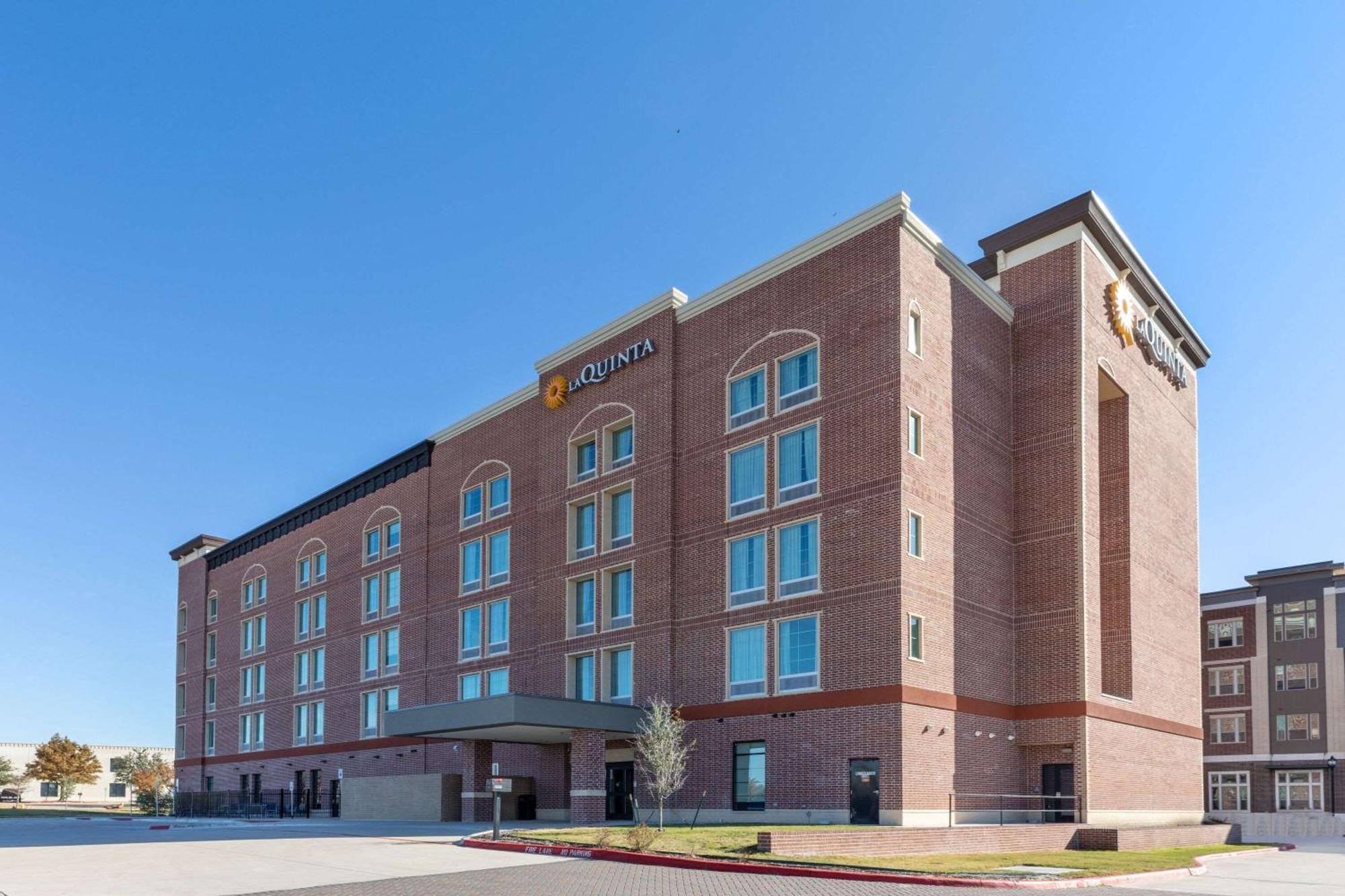 La Quinta Inn & Suites By Wyndham Dallas - Frisco Stadium Екстериор снимка